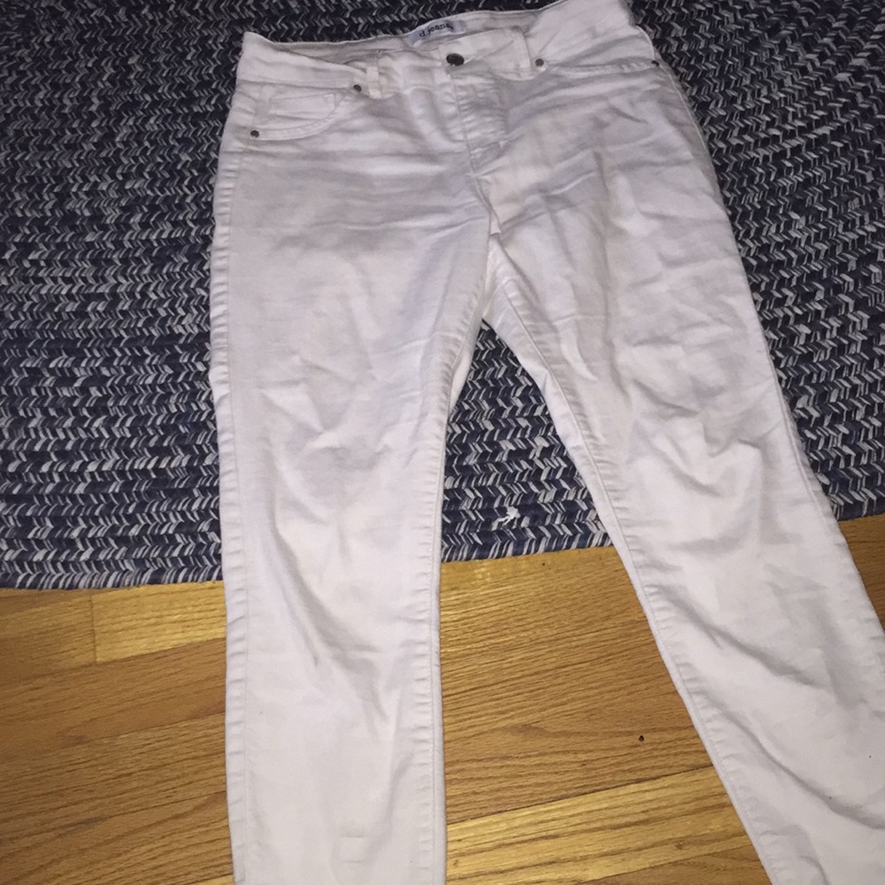 white nonripped jeans